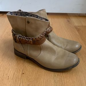 Roxy Bootie Size 10